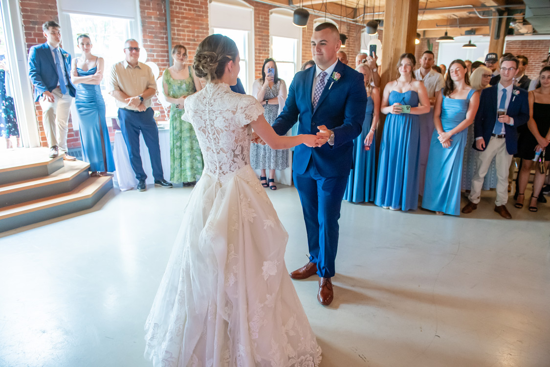 photo_horizontal_card_weddings-indoor Indoor wedding reception at The Gardens at Queen City Center.